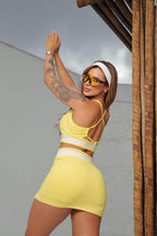 Conjunto de falda amarilla y roja